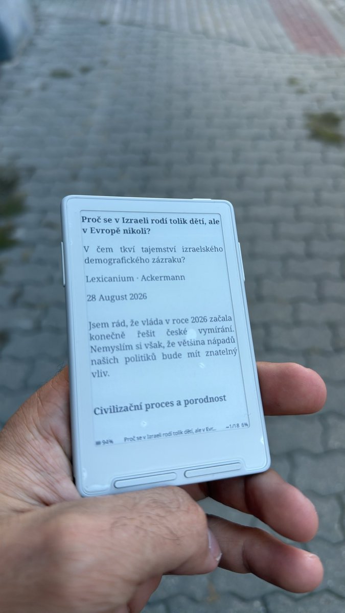 BerittenB's tweet photo. Gójové doomscrollují, (((my))) se vzděláváme. #notthesame https://t.co/14PxxDLoHf