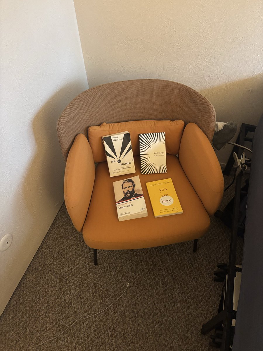 lucaswhite666's tweet photo. Performative chair, do you even appreciate the depth of human experience? https://t.co/uNA6gRrzmU