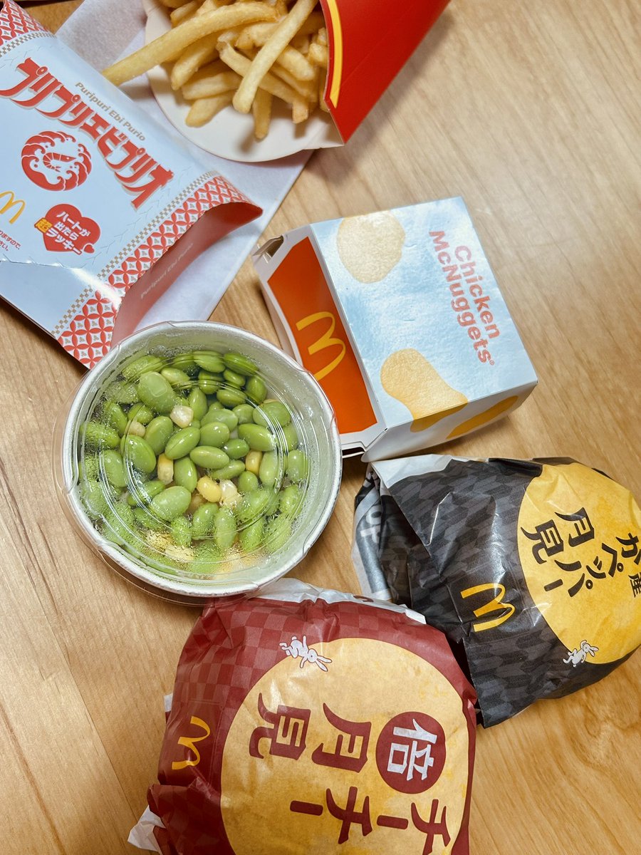 nicol_0420's tweet photo. 月見第一弾より第二弾のがすきだった https://t.co/iA0mPwx08x