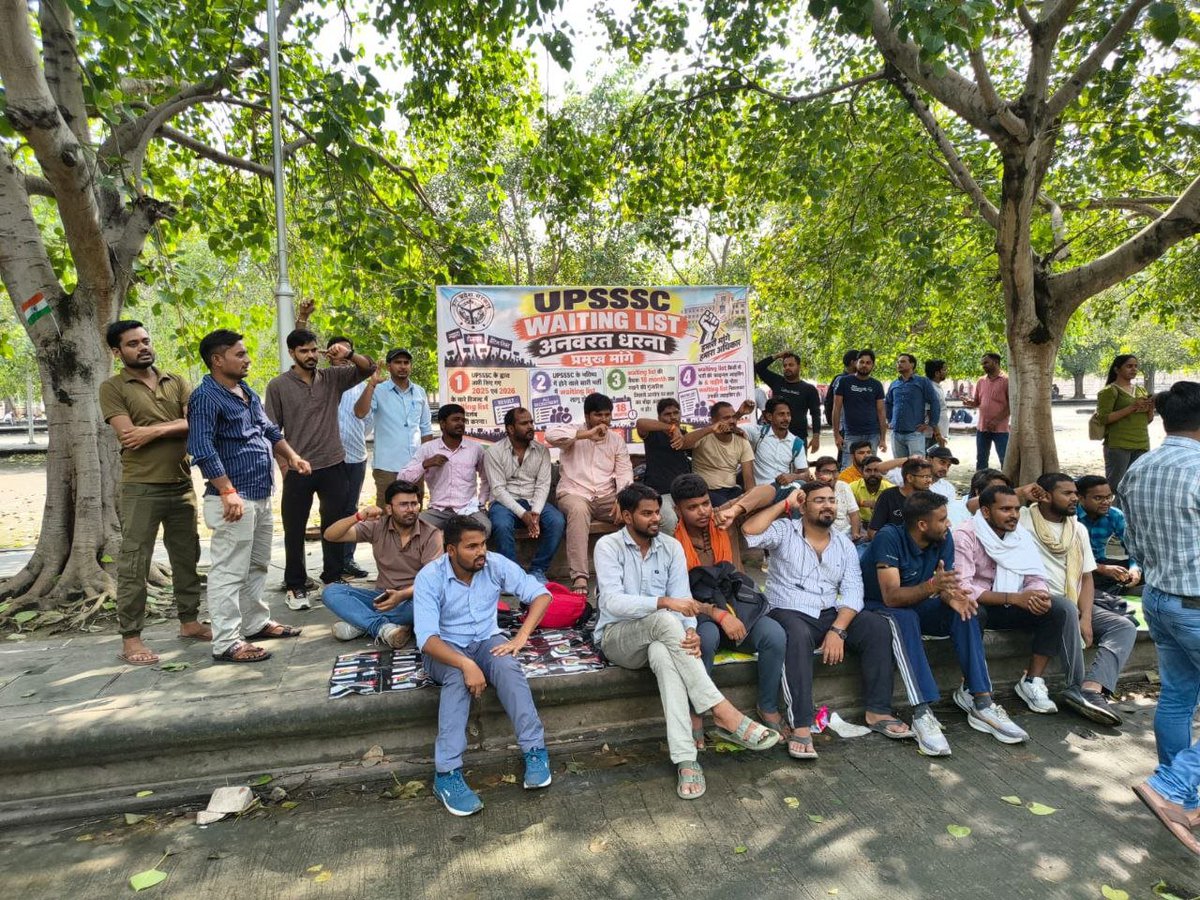 AnujAwasthis's tweet photo. #UPSSSC वेटिंग लिस्ट के लिए अभ्यर्थी ईको गार्डन लखनऊ में लगातार धरना प्रदर्शन कर रहे हैं। माननीय मुख्यमंत्री जी युवाओं को वेटिंग लिस्ट का इंतजार है। आप जल्द शासनादेश जारी करके युवाओं को मानसिक और शारीरिक पीड़ा से मुक्ति प्रदान करें।
@myogiadityanath @brajeshpathakup https://t.co/te5m66pZos