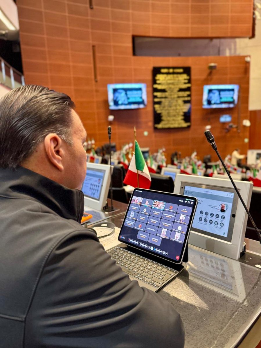 t_afapp's tweet photo. Listos desde el Senado de la República (@senadomexicano) para una jornada más de trabajo parlamentario.

Abrazos desde la Ciudad de México. https://t.co/mNVuFPvKRT