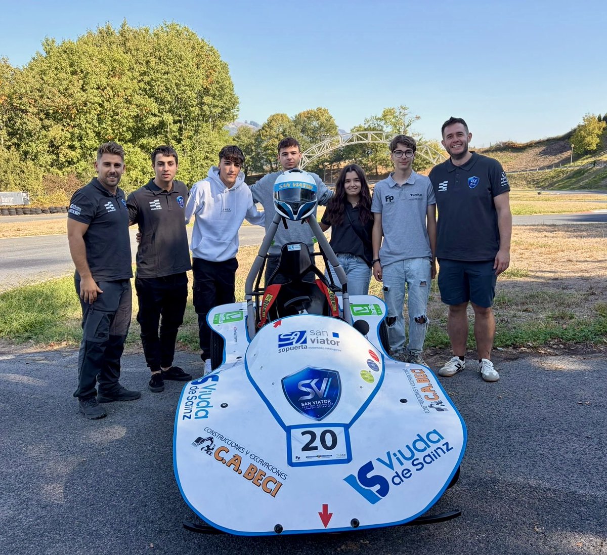 San_Viator's tweet photo. 🏎️⚡ Euskelec martxan dago!

Irrikaz gaude aurten zer datorren ikusteko! 💙
———-
#SanViatorSopuerta #Euskelec #FormaciónProfesional #TKNIKA #FPEuskadi @tknika @FPeuskadi @HETELFP https://t.co/zGeVwGGD6N