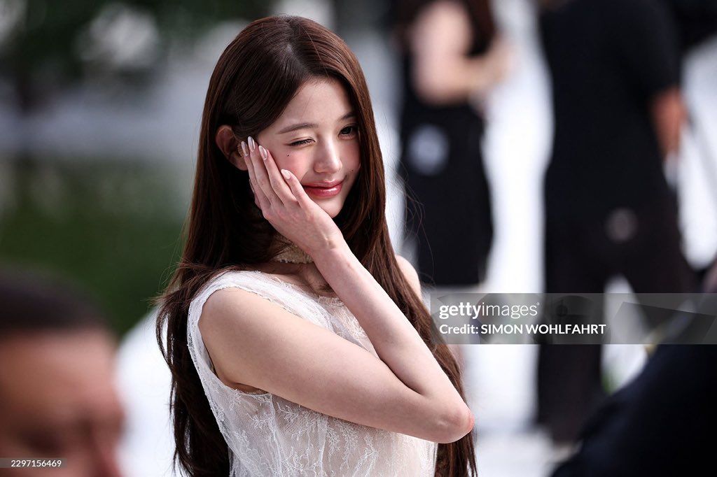 Doria9_'s tweet photo. Wonyoung’s flawless visuals bring Dior’s romantic fantasy to life.

WONYOUNG IN DIOR
#WonyoungDiorSummer27
#JANGWONYOUNG
#WONYOUNG
#DiorSummer27 @Dior https://t.co/UPOvTr1Fwy