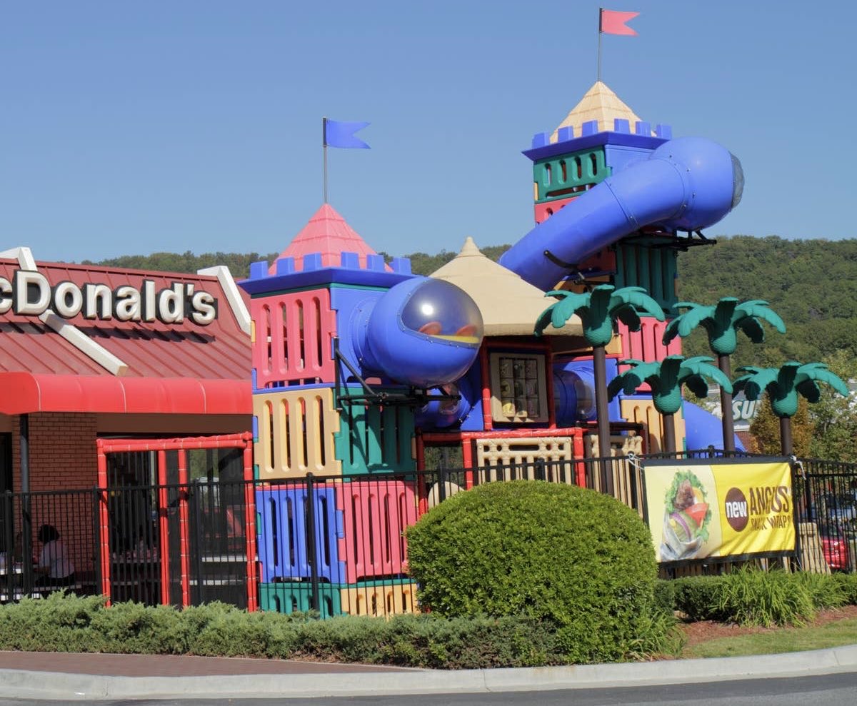 SaycheeseDGTL's tweet photo. McDonald's has confirmed an $8.5 billion upgrade plan through 2036, which includes bringing back colorful PlayPlaces, better kitchens and digital upgrades https://t.co/Xg45s5TEl2