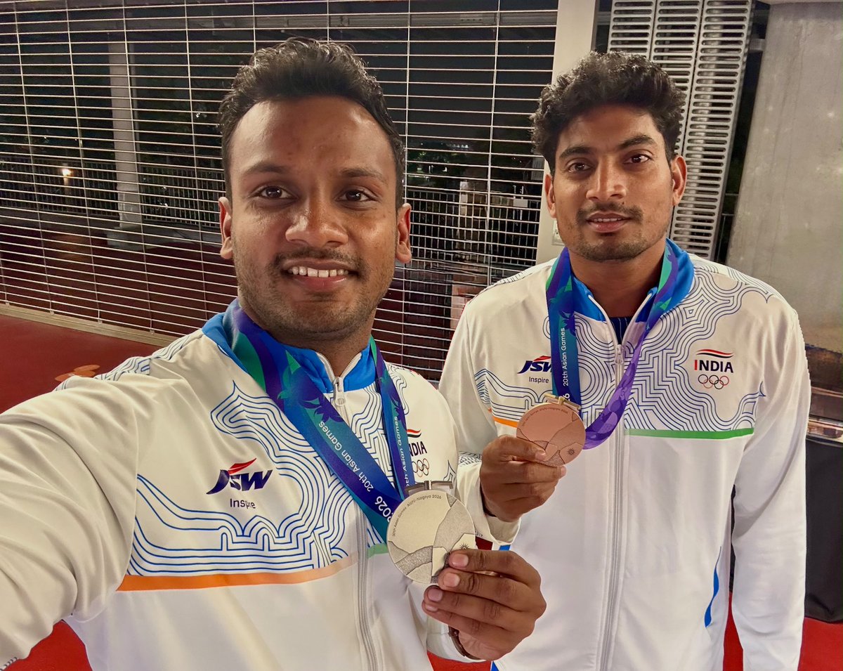 Neeraj_chopra1's tweet photo. I have always wanted more Indian throwers to compete at the highest level, and seeing Rohit and Yashvir win medals at the Asian Games is something I am very happy about. Congratulations to both of them, and to Indian athletics! 🇮🇳💪 https://t.co/fFAX4EznVv