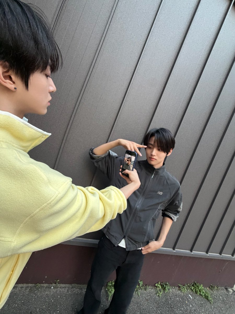 2005x2008's tweet photo. 260929 공식인스타그램 #묭혁 https://t.co/WLVVE9qs3x