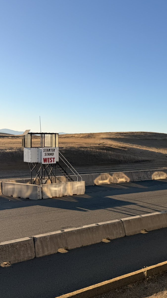 Noonz's tweet photo. Thunderhill golden hour https://t.co/m0vduykwv0