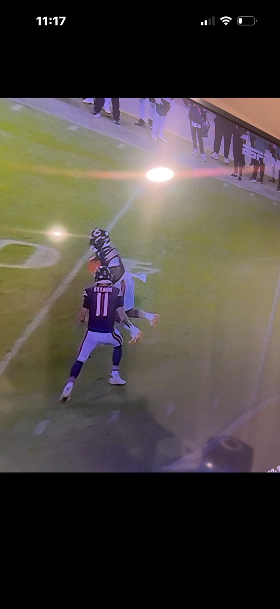 edubburna's tweet photo. @FanDuelSports Swift could’ve been a catch please VOID IT OR MAKE IT A CATCH https://t.co/dlaFNKJzM2