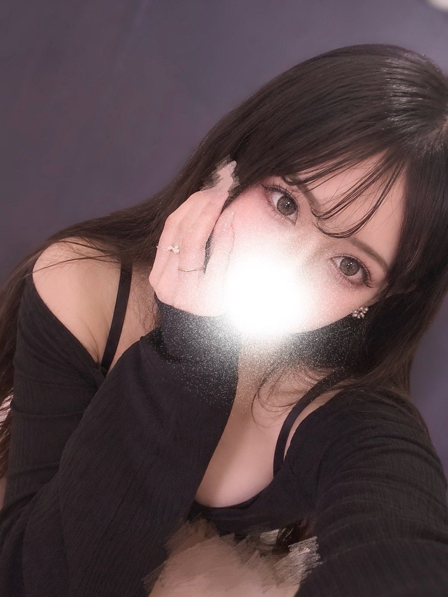 asuka__g3's tweet photo. こんばんは🤍あすかです🤍
23時〜 ラストまでしゅっきんしてます✨️

雨ほんとにやだー😭☔️
天気悪いけど会いに来てくれるお兄様いないかな( ߹ㅁ߹)
一緒に雨宿りしよ♡

今日もたくさんお兄様のこと癒せるようにがんばります🤍
ぜひぜひ会いに来てね💕お待ちしてますദ്ദി＞ᴗ＜)🎀 https://t.co/Wg7Bcs967i