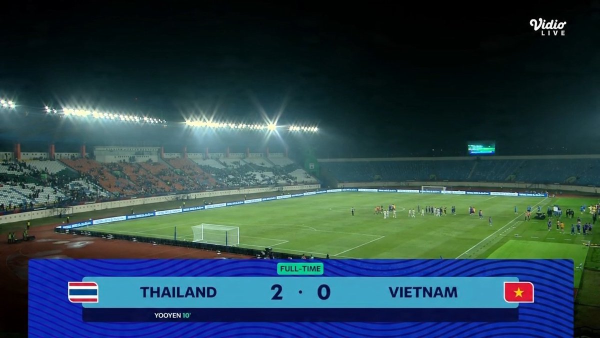 TimnasXtra's tweet photo. 🇹🇭 𝐓𝐇𝐀𝐈𝐋𝐀𝐍𝐃 𝐀𝐑𝐄 𝐓𝐇𝐑𝐎𝐔𝐆𝐇 𝐓𝐎 𝐓𝐇𝐄 𝐅𝐈𝐅𝐀 𝐀𝐒𝐄𝐀𝐍 𝐂𝐔𝐏 𝐅𝐈𝐍𝐀𝐋!

Thailand beat Vietnam 2-0 at Si Jalak Harupat tonight.

Who will face them in the final? 👀 https://t.co/LVmdMLtmcT