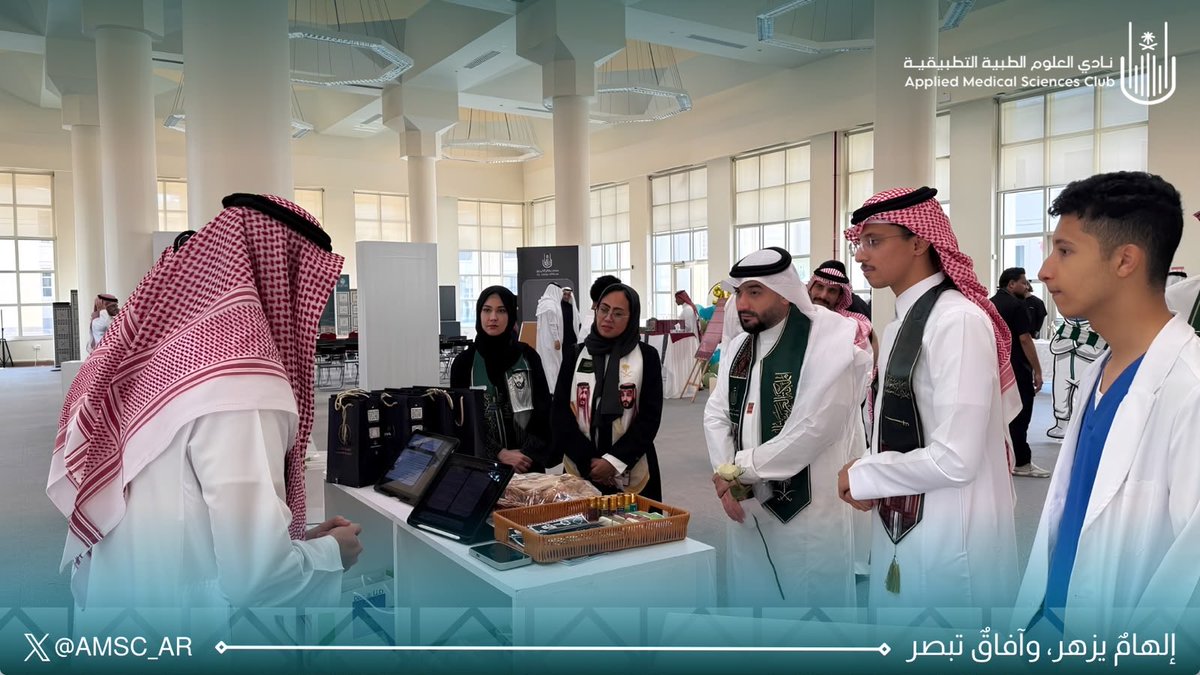 AMSC_AR's tweet photo. عزنا بأصالتنا 🇸🇦🫁🚑 | لأن أصالتنا في رعايةٍ تحمي الحياة، واستجابةٍ تسابق الوقت، وعلمٍ يساند المريض في أدق لحظاته، لنصنع أثرًا نفخر به في وطننا