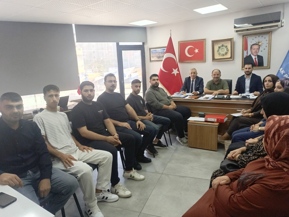 HakkiAltekin's tweet photo. Yüreğir teşkilat başkanlığımızın  üç kademesiyle toplantımızı gerçekleştirdik.

Toplantımızda mahalle başkanlarımız, mahalle yönetimlerimiz ve sandık çalışmalarımızla ilgili değerlendirmelerde bulunarak önümüzdeki süreçte yapacağımız çalışmaları istişare ettik.

Birlik ve beraberlik içerisinde, teşkilatımızın gücünü sahaya daha güçlü şekilde yansıtmak için çalışmalarımıza devam ediyoruz.
@yahyacelik_ 
@ozmehmetemin 
@avmustafaozkan