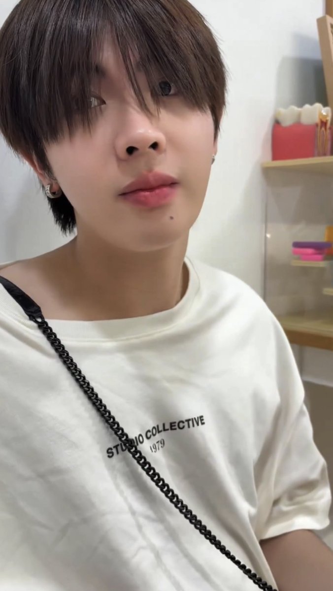 qpearlyoon's tweet photo. เสื้ออะไร ใส่ให้มันดีๆ                 ก็ซื้อให้เอง จะบ่นทำไม https://t.co/AVfIEP2bpi