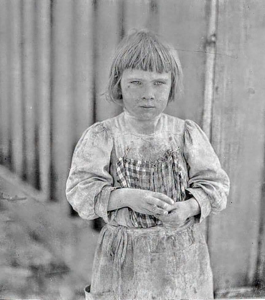 HistorylandHQ's tweet photo. In March 1911, Lewis Hine took this photograph of Mary Ronco, a four-year-old shucker working at a seafood packing house in Dunbar, Louisiana. https://t.co/5uBO9CsX18