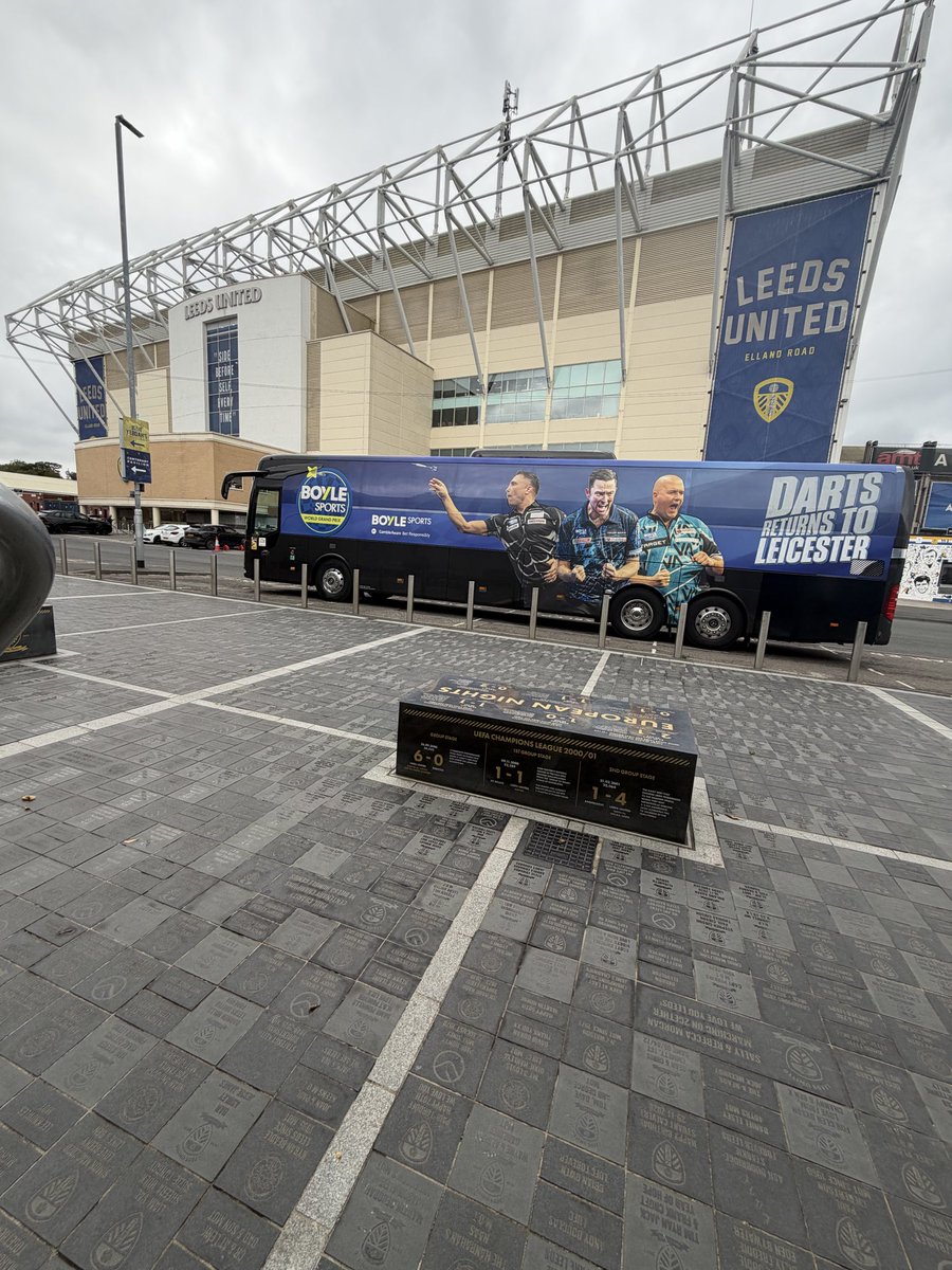JordanLiam1196's tweet photo. Darts away ole ole🍻🍻 #lufc https://t.co/kHbVnekcNa