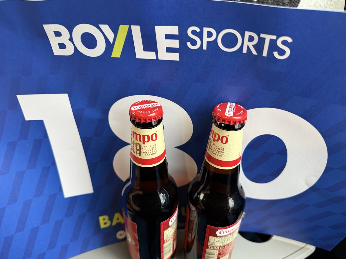 JordanLiam1196's tweet photo. Darts away ole ole🍻🍻 #lufc https://t.co/kHbVnekcNa