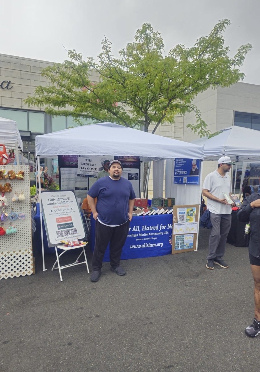 masroormosqueva's tweet photo. Our booth at the Stonebridge Fall Fest &amp; Chili Cook-Off with an exhibition of Holy Quran and various other books saw an incredible response earlier this month. Over 1,100 visitors stopped by during the 7‑hour event, creating countless opportunities for meaningful conversations. https://t.co/RwizSj5kQk