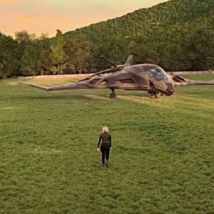 gutsy_lola's tweet photo. omg  i never noticed the first shot of natasha in the mcu is her walking towards us and the last is her walking away from us ☹️☹️☹️ https://t.co/WqRKYL9imQ