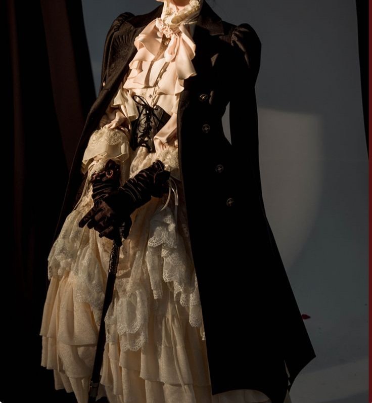 birdquet's tweet photo. Jeanne would look so lovely in these. https://t.co/qJ6GZVX7qn