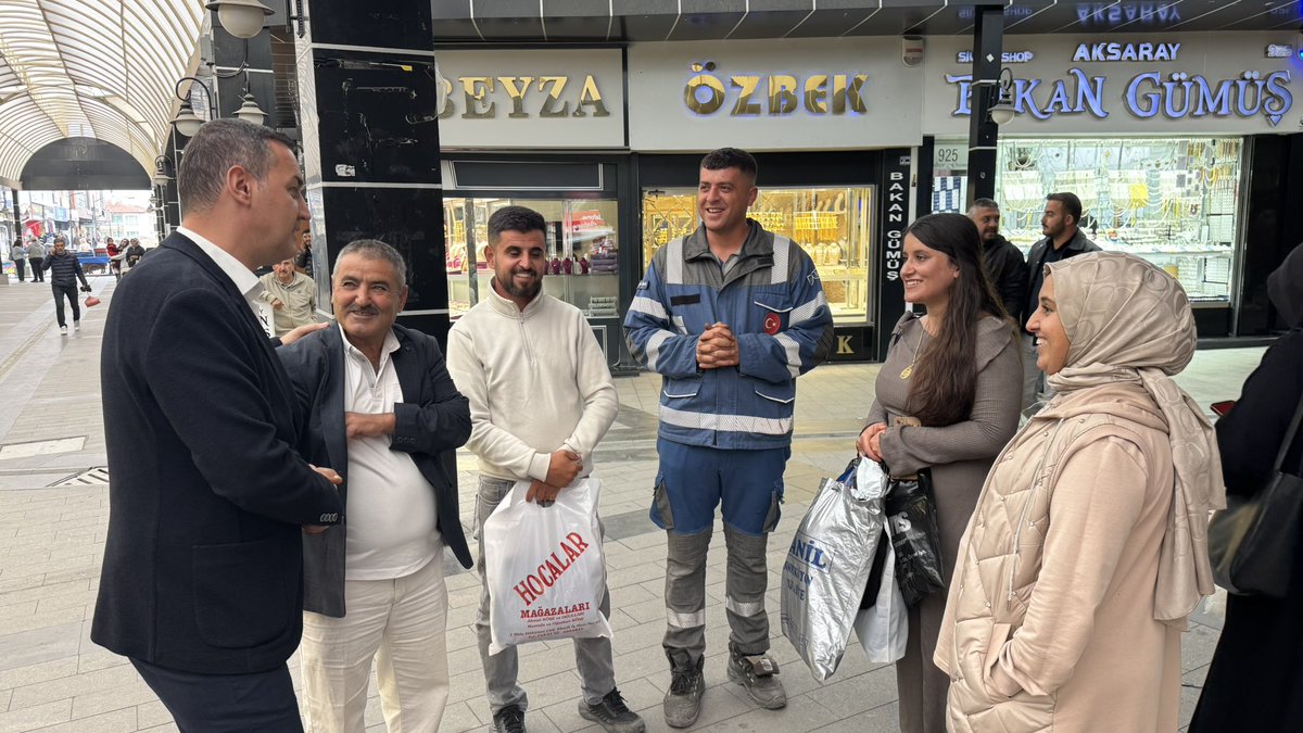 TuranYALDIR's tweet photo. Samimiyetle, muhabbetle… 
gönüllere dokunarak…
bereketle…

Aksaray Sokaklarındayız… https://t.co/ytmkrtGduZ