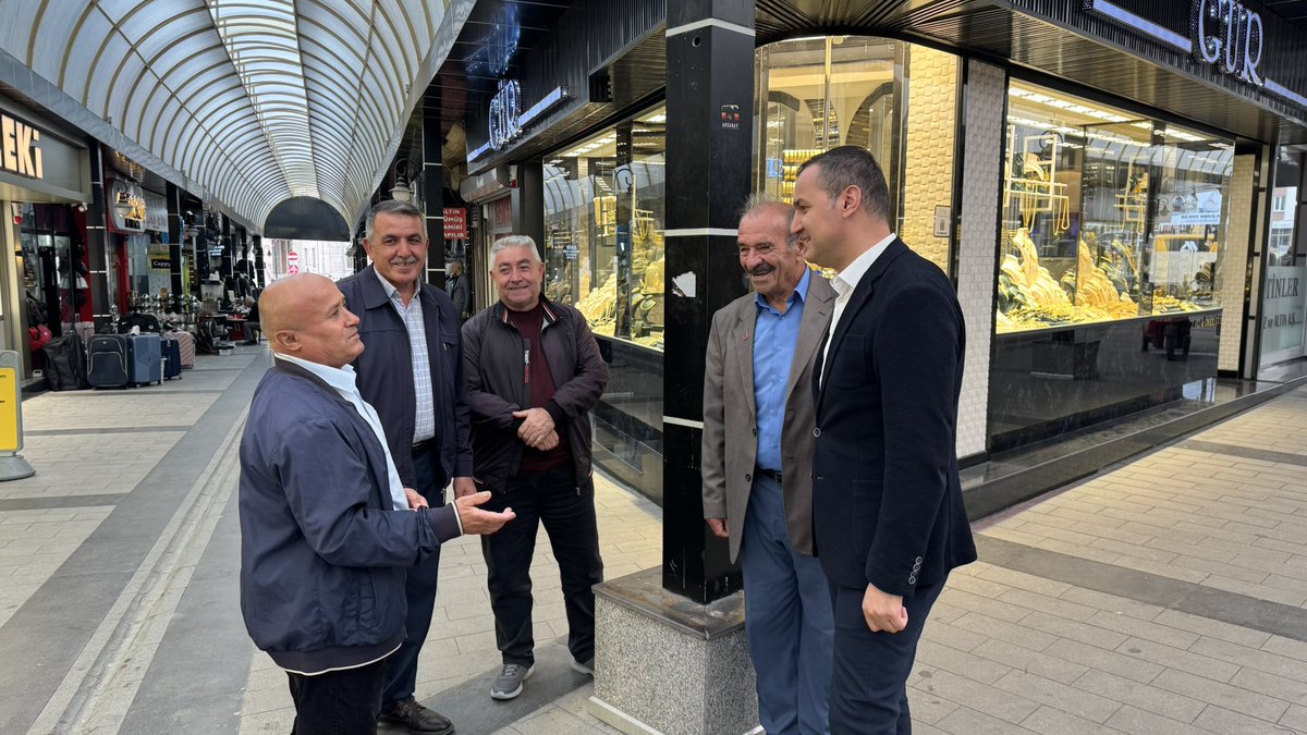 TuranYALDIR's tweet photo. Samimiyetle, muhabbetle… 
gönüllere dokunarak…
bereketle…

Aksaray Sokaklarındayız… https://t.co/ytmkrtGduZ