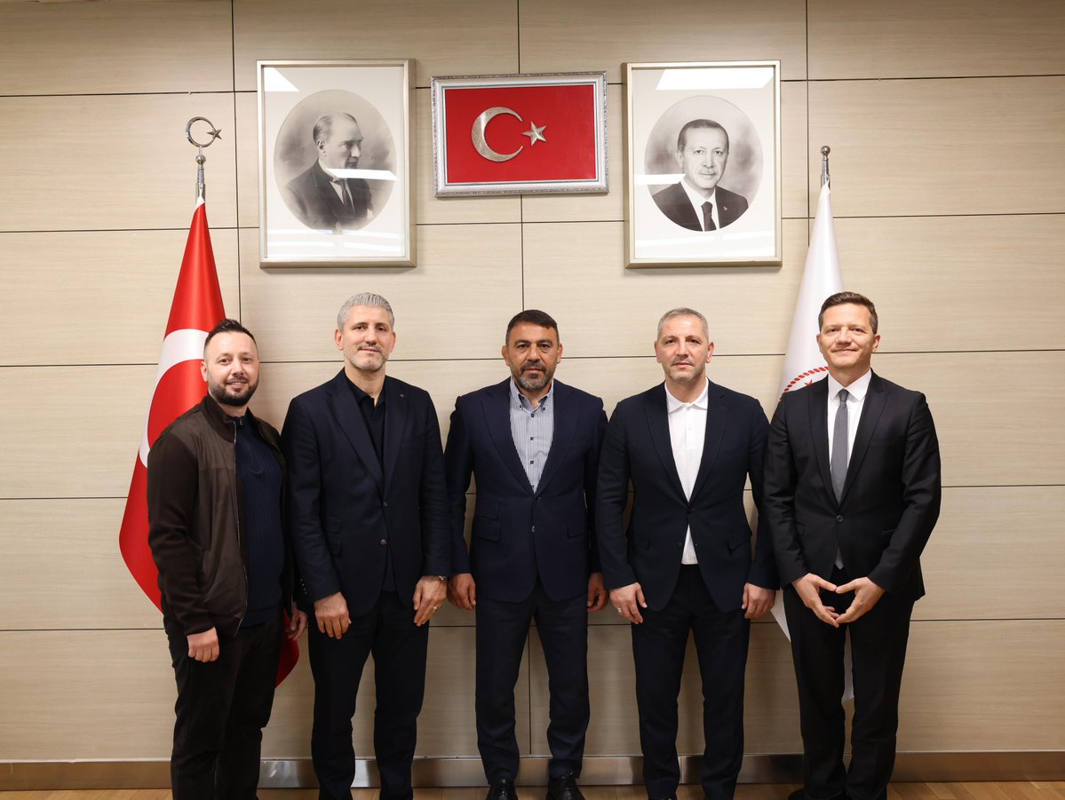 hamzayerlikaya's tweet photo. Öncü Spor Kulübü Genel Başkan Yardımcısı  Kenan Yıldırım, Güreş Federasyonu Yönetim Kurulu Üyesi ve Bahçelievler Belediyesi Spor Kulübü Genel Koordinatörü Ahmet Yıldırım, Marmara Üniversitesi Spor Bilimleri Fakültesi Öğretim Üyesi Doç. Dr. Arif Çetin ve milli karatecimiz, Öncü Spor Kulübü Başantrenörü İsmail Arapoğlu’nu bakanlığımızda ağırladık.

Nazik ziyaretleri için teşekkür ediyorum.