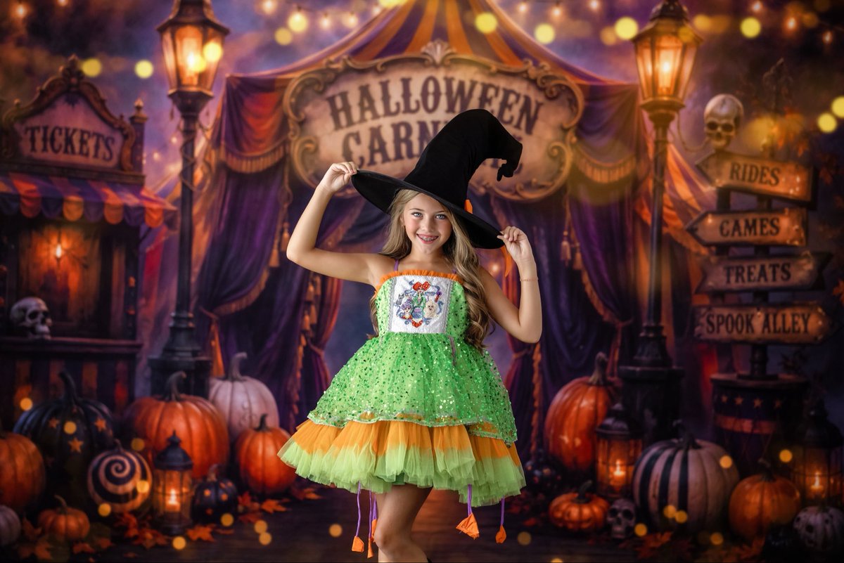 HazySkiesDesign's tweet photo. 🎃 Step right up! Our Spooky Carnival Entrance Photography Backdrop is ready for Halloween minis. 🎪✨

🍂 Fall &amp; Halloween Backdrops are 55% OFF!

Beautifully captured by @aprilmassad
Featured @hsdbackdrops.

#HSDBackdrops #HalloweenPhotography https://t.co/Ffem6c0j43