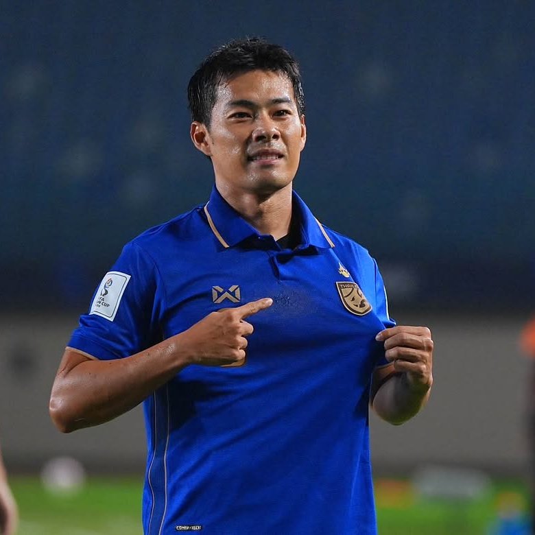 TimnasXtra's tweet photo. 🇹🇭 𝐓𝐇𝐀𝐈𝐋𝐀𝐍𝐃 𝐀𝐑𝐄 𝐓𝐇𝐑𝐎𝐔𝐆𝐇 𝐓𝐎 𝐓𝐇𝐄 𝐅𝐈𝐅𝐀 𝐀𝐒𝐄𝐀𝐍 𝐂𝐔𝐏 𝐅𝐈𝐍𝐀𝐋!

Thailand beat Vietnam 2-0 at Si Jalak Harupat tonight.

Who will face them in the final? 👀 https://t.co/LVmdMLtmcT