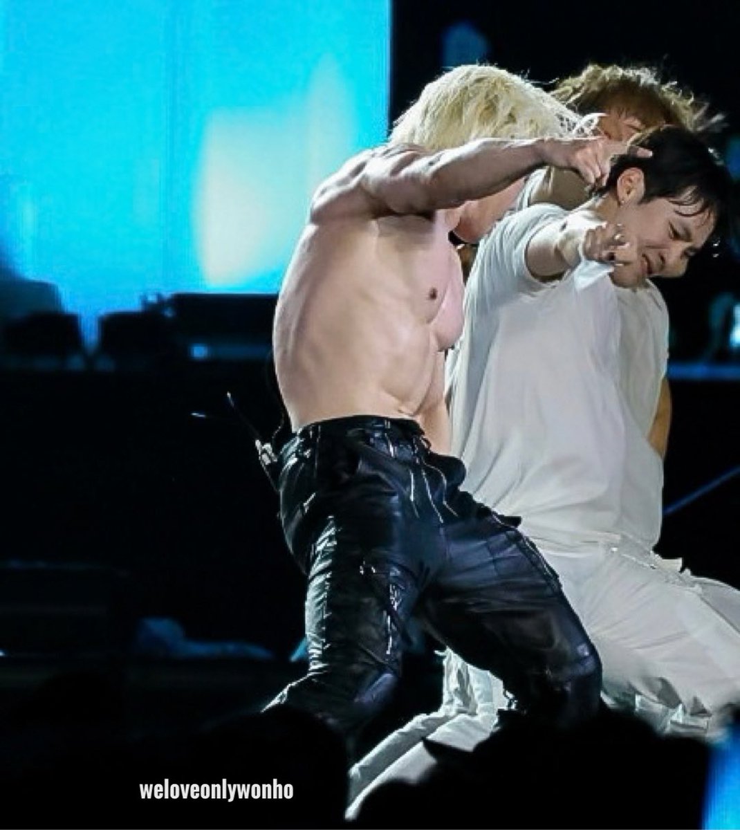 weloveonlywonho's tweet photo. 260926 The Siren World Opens 
Don’t Wake Me Up!!!
사자 그 자체인 원호님 🦁

#WONHOinVIETNAM
#원호 #WONHO #ウォノ 
#CORE #DontWakeMeUp https://t.co/vJAoo4LWWk