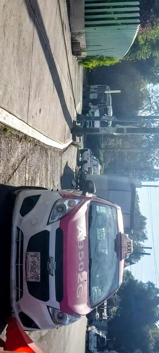 AOM1588467's tweet photo. y la inutil autoridad en @AzcapotzalcoMx ni sus luces verdad @UCS_GCDMX @SSC_CDMX @LaSEMOVI @VigimoviCDMX @MIBiciCDMX #transitogcdmx cilopista invadida https://t.co/tZeS4HOaxB