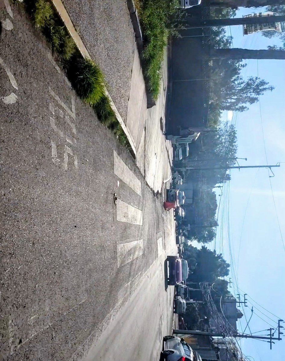 AOM1588467's tweet photo. y la inutil autoridad en @AzcapotzalcoMx ni sus luces verdad @UCS_GCDMX @SSC_CDMX @LaSEMOVI @VigimoviCDMX @MIBiciCDMX #transitogcdmx cilopista invadida https://t.co/tZeS4HOaxB