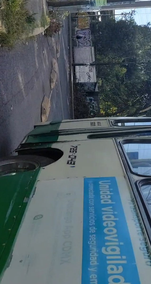 AOM1588467's tweet photo. y la inutil autoridad en @AzcapotzalcoMx ni sus luces verdad @UCS_GCDMX @SSC_CDMX @LaSEMOVI @VigimoviCDMX @MIBiciCDMX #transitogcdmx cilopista invadida https://t.co/tZeS4HOaxB