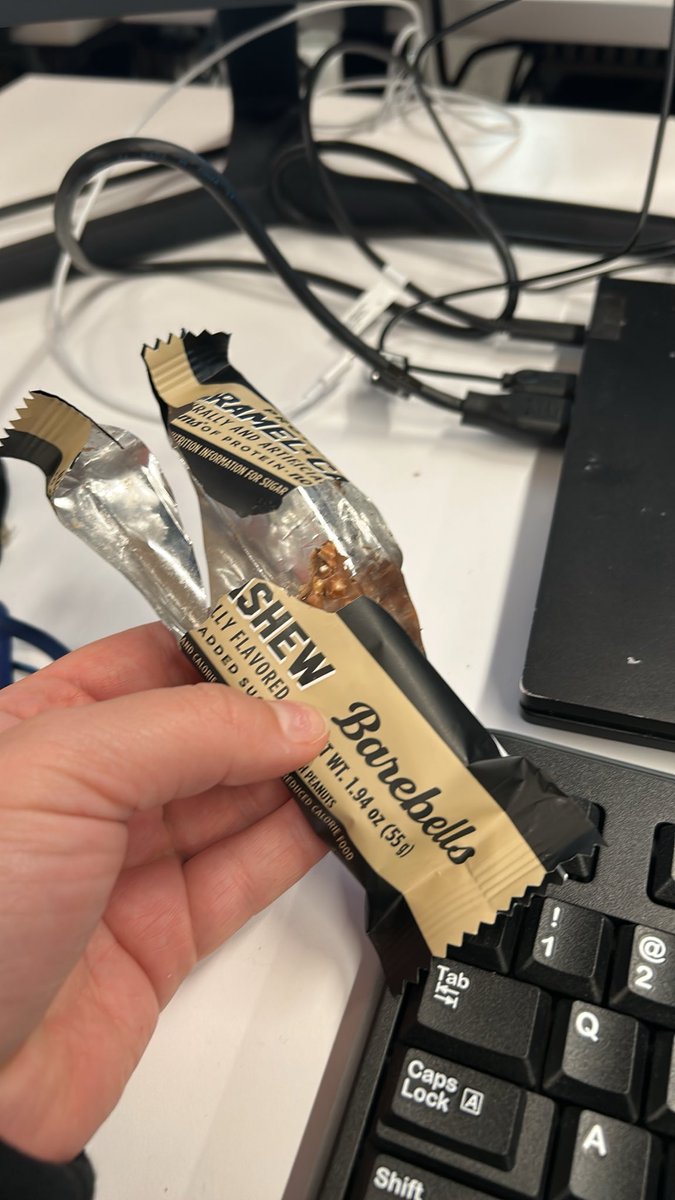 relapsedbigback's tweet photo. eating a barebell and honestly dont hate it https://t.co/RkwSXoa6TL