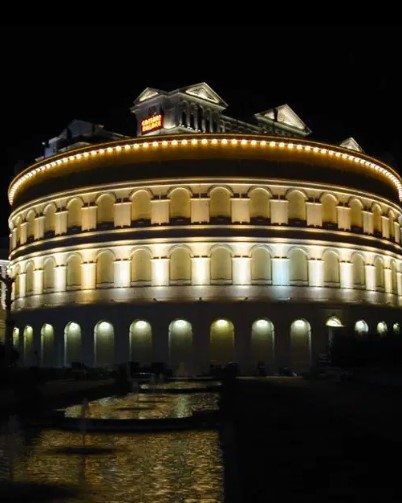 TheePopCore's tweet photo. LISA’s ‘Viva LA LISA’ residency at The Colosseum at Caesars Palace in Las Vegas adds 2 new shows on November 12 &amp; 29 due to high demand. 

Tickets will go on sale tomorrow, Wednesday, September 30 at 10am PT. https://t.co/NIgYnxWFes