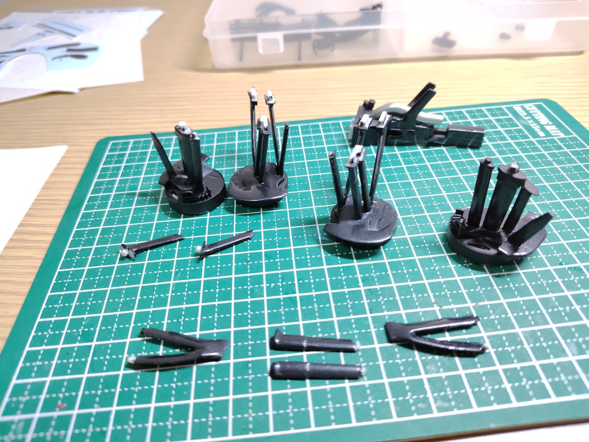 mihaya724's tweet photo. サスアームとアップライトへカーボンデカールを貼付け完了。
一番面倒くさい作業が終わった〜😩
#newscratch
#W17 https://t.co/OkgFOfzgfw