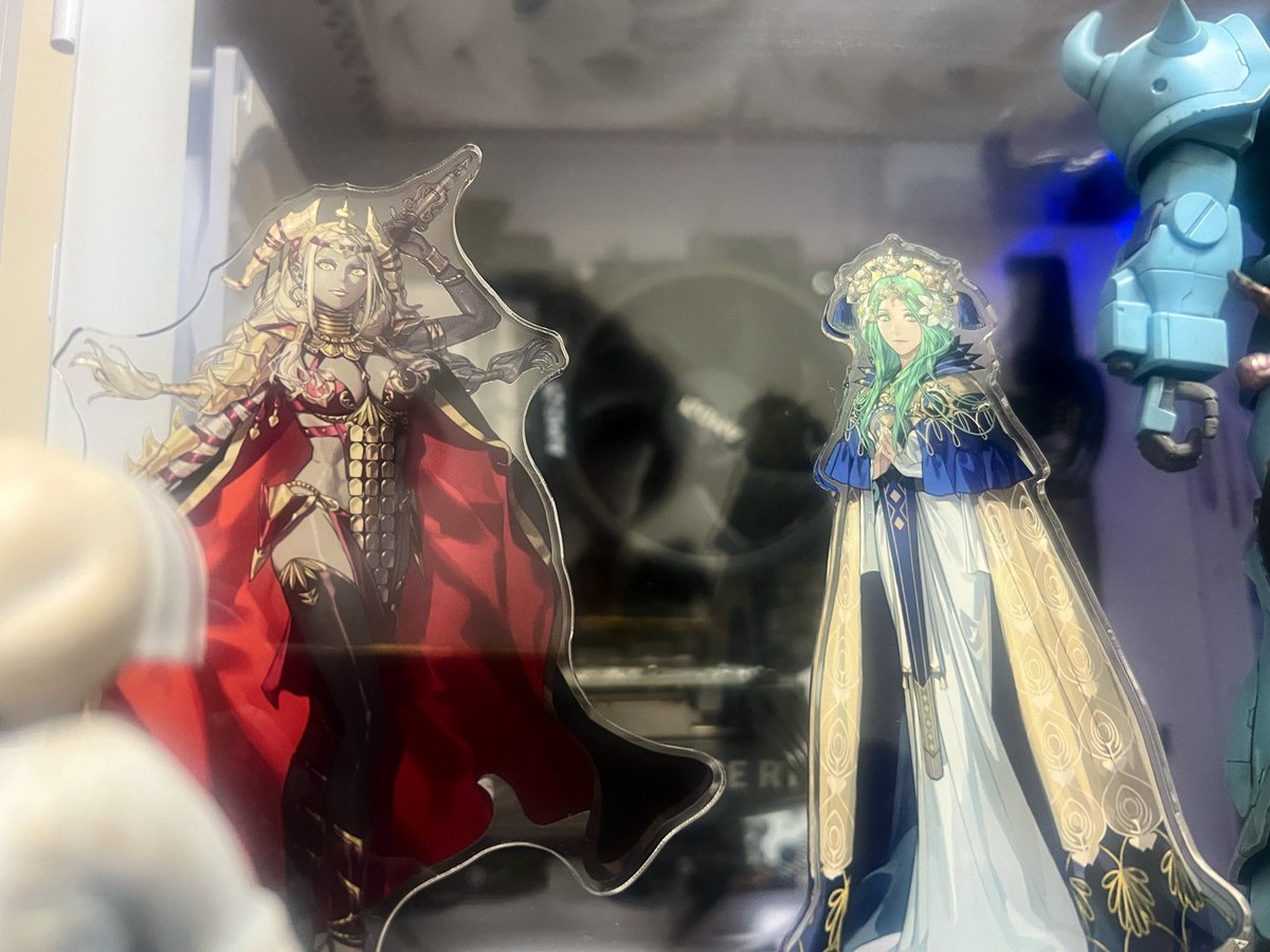 Shokushu_Chan's tweet photo. セオドラ姉様のアクスタ届いちゃった✨
レア様と一緒にか〜ざろっと✨ https://t.co/3Kv9QcDkSL