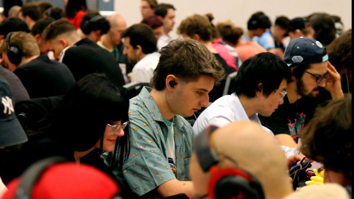 OscarBK_'s tweet photo. Bueno, ahora que ya he vuelto en sí, recap de lo que ha sido la experiencia de mi primer regional de VGC de la historia

4-4, top 600 exactos en Frankfurt, contento con el resultado la verdad pero podria haber hecho más, fui con el team de @PokeAlex_ de Lucario/Garchomp Z con algún move y EV tocado y not bad (Sigo)