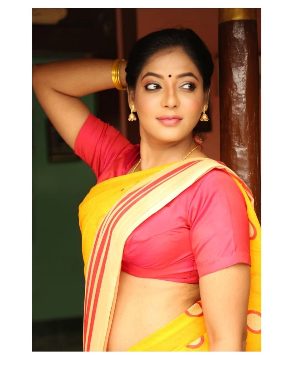 InsideMomsHole's tweet photo. Amma voda side molai and iduppu paathu adikare sugame thani nalla koluku moluku irukkum side thoppai nalla thadavi nakkanum pola thonum paakumpodhu kanji raaani ammaaaaa @Harinidarling https://t.co/PQvhpThmUn