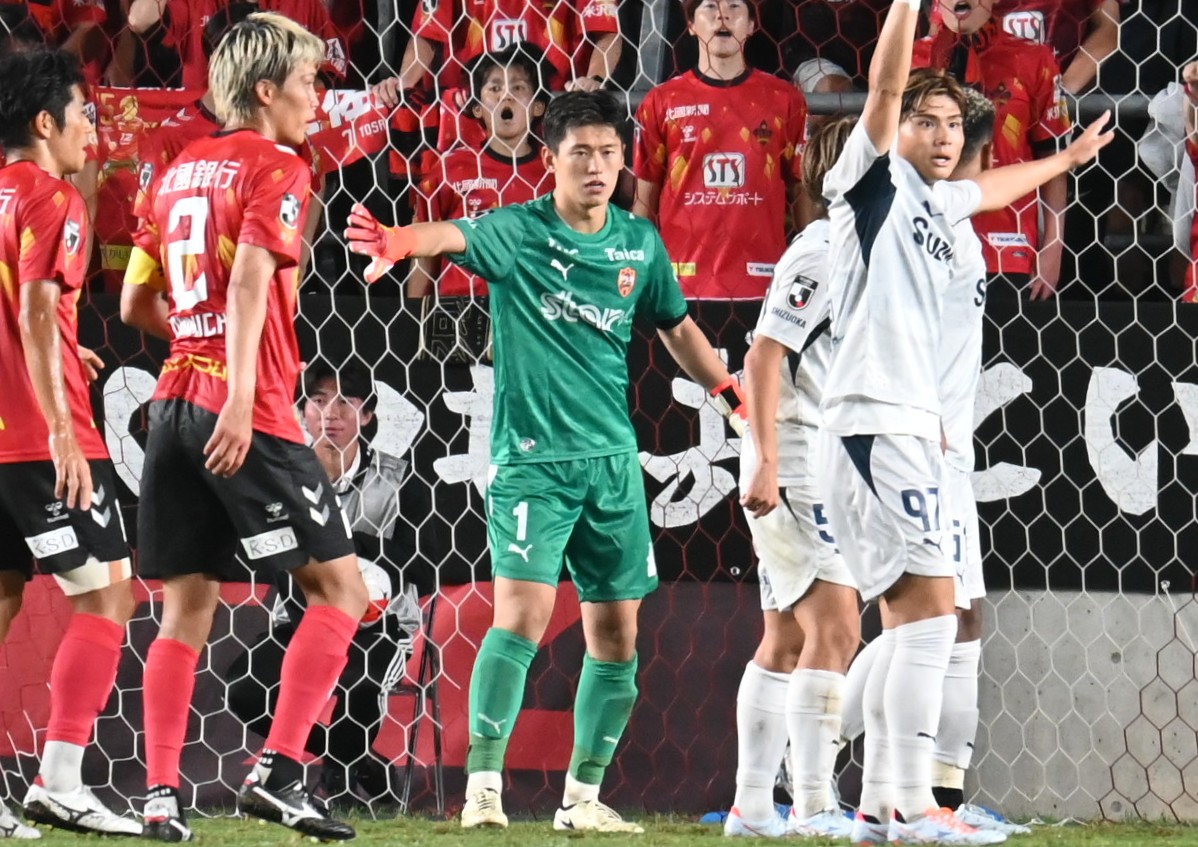 shizusports's tweet photo. #清水エスパルス は #ルヴァン・カップ ２回戦で #ツエーゲン金沢 に２―０で勝利しました。前半は出足が遅く劣勢でしたが後半に #松崎快 選手が公式戦２戦連発となる先制点を挙げました。追加点を決めた復帰２戦目の #北川航也 選手は「前半ゼロで抑えたことで後半に点が生まれた」と振り返りました。 https://t.co/9CRbQBeRHA