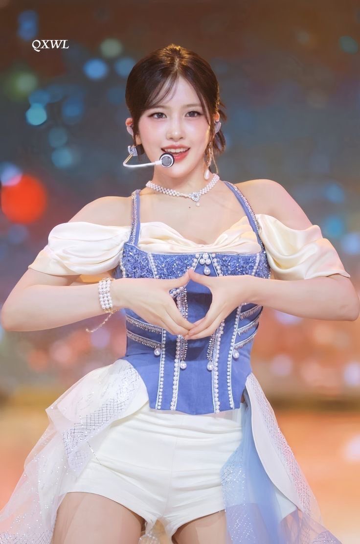 d1vve_'s tweet photo. 안유진은 얼굴도얼굴인데 얼굴도얼굴임 https://t.co/dMy7Q9SdhW