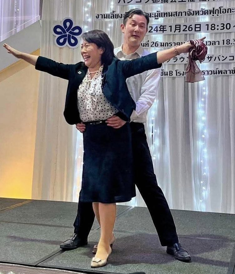 Y5915815445413's tweet photo. 北村晴男議員が「福岡県議」を大暴露！📢㊙️
 
実は🔥ドバイ🔥でも豪遊していた🤑🤑🤑
・ハワイ6人＋台湾9人で🔥2100万円🔥
・マレーシア5人で🔥2300万円🔥
視察の報告書は「全くなし」…
 
➡️3年間で海外旅行が25回行われ、およそ2億8000万円の税金が使われる！！
 
ハワイでは1泊11万円超×3泊の海外旅行に1人300万円の税金を使用
シェラトンワイキキで宿泊、ビジネスクラスの航空券💢
 
蔵内前議長と福岡県議4人、パリで1人20万円の夕食会参加　県が公費で負担
 
旅行会社との契約は、入札なしの随意契約。しかも契約後に金額が7.7倍に膨れ上がる。
 
⬆️北村議員の暴露に追加しました。これは服部誠太郎県知事、県議全員クビだろ‼️🫵