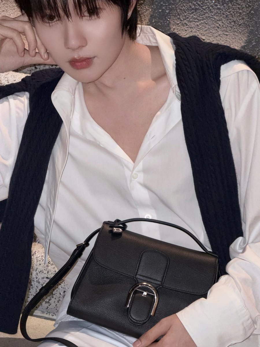 yninblue's tweet photo. Bangga banget sama Namping, sukses terus ya sayanggg

A DELVAUX MOMENT WITH NAMPING
#NampingxDelvaux
#Delvaux

#nampingster https://t.co/YFnUafpR0q