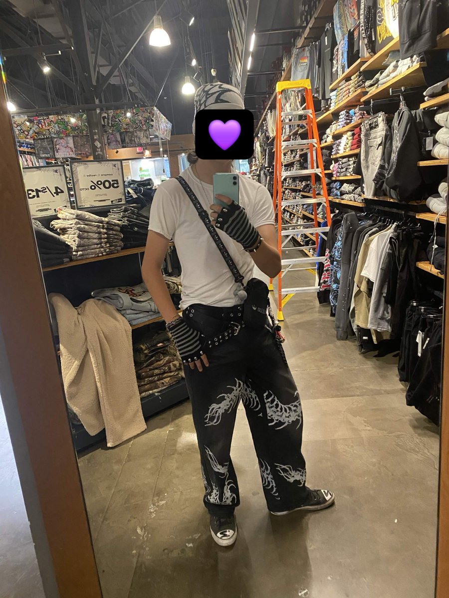HUNTERgilded's tweet photo. FINALLY DID SOME SHOPPIN https://t.co/fke9fXT4mI