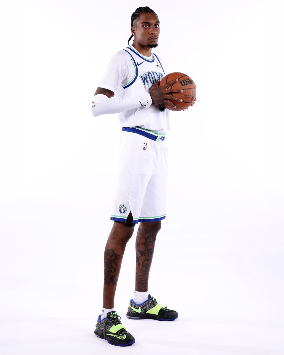SLAMKicks's tweet photo. Restore the feeling, circa 2015 https://t.co/jHEmUQe0Rp