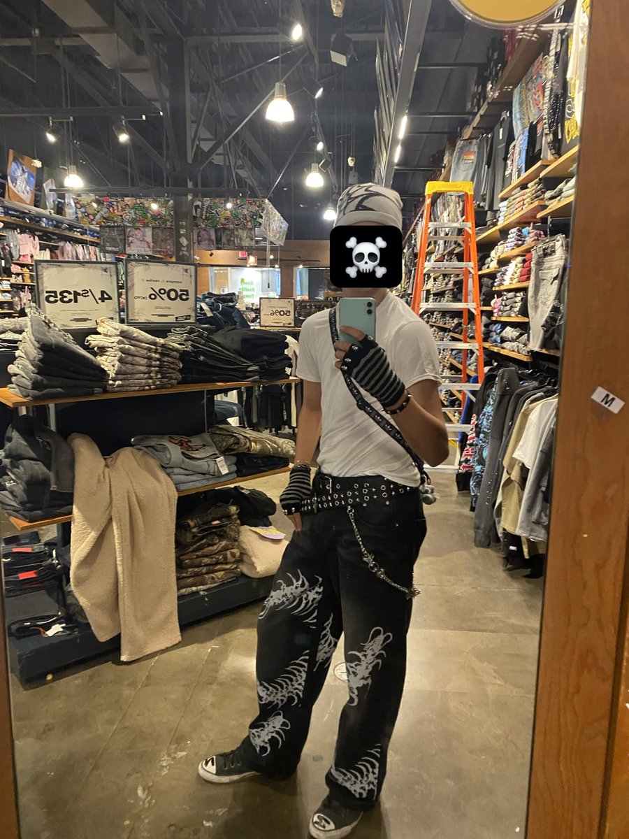 HUNTERgilded's tweet photo. FINALLY DID SOME SHOPPIN https://t.co/fke9fXT4mI