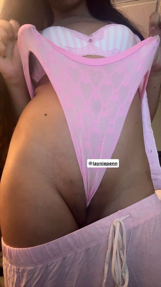 LayniePenn's tweet photo. Front wedgie or back wedgie https://t.co/e1cCGZ2nGC
