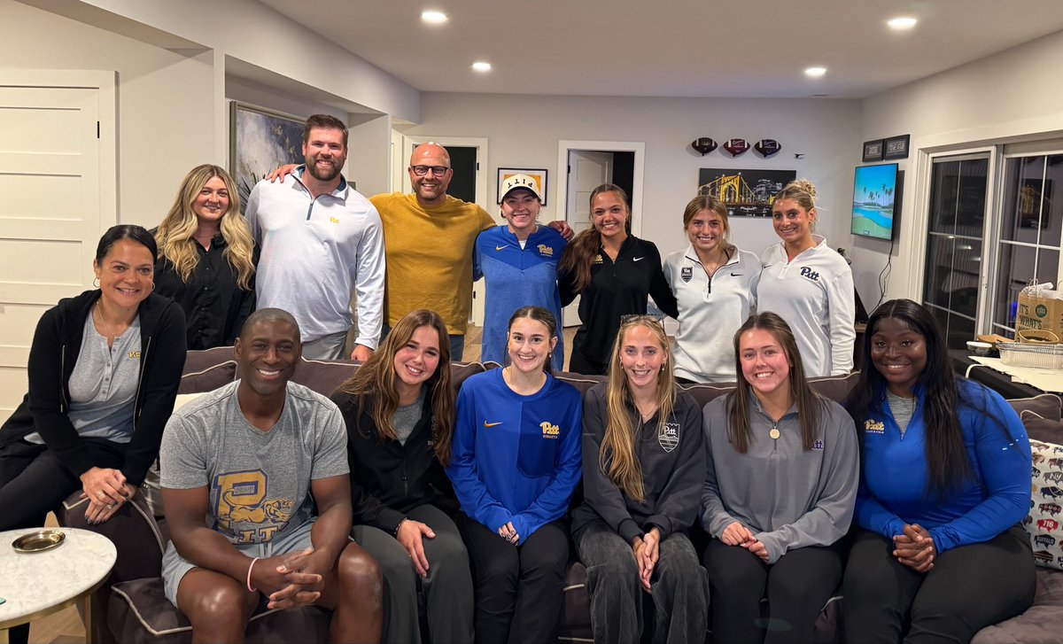 AGreeneIV's tweet photo. Sunday night was all about our SAAC Executive Board. 

Good food, good company, good leaders. 

Grateful for these student-athletes and everything they bring to our department!

#H2P 🔵🟡 https://t.co/UwRbJnclK1