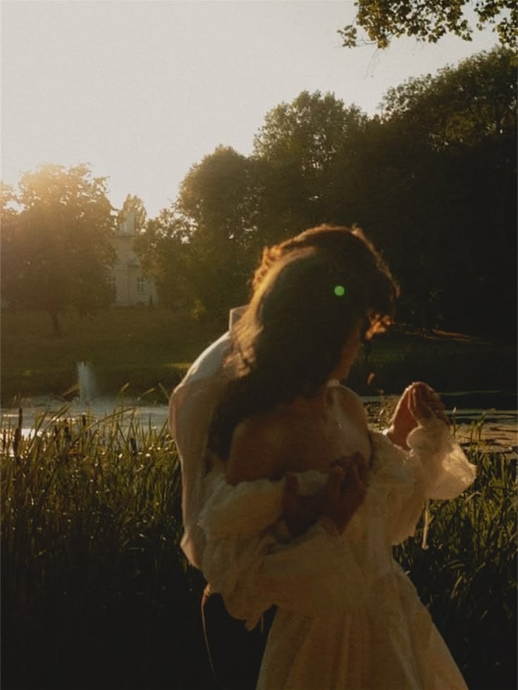 bookskell's tweet photo. “Her eyes were the brown of a fawn's coat. And he could have sworn something sparked in them as she met his gaze”— Elucien 
“But Az tucked away the thought, consciously erasing the slight smile it brought to his face. Buried the image down deep, where it glowed quietly.— Gwynriel https://t.co/yopruAgpva