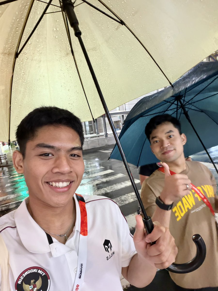 zakiubaidila26's tweet photo. Jajan dulu kita champ😛🥇🥇 https://t.co/6uf8UVGUhC