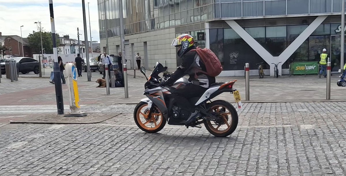 CAYMUSOCAUGHEY's tweet photo. @CAYMUSOCAUGHEY 🐦
Random Biker
#Random #Bike #Motorbike #Motorbikes #Motorcycle #Motorcycles #Biking #Bikers #Motorcycling #LoveBikes #Road #Roads #DualCarriageway #Traffic #Vehicle #Vehicles #LittleThingsMatter #BikesOfTwitter #Biking #Scooter #Scooters #Scooting https://t.co/otp6qAcjhW